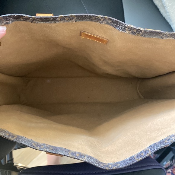 Authentic Louis Vuitton Sac Plat (LARGE) - Picture 6 of 7